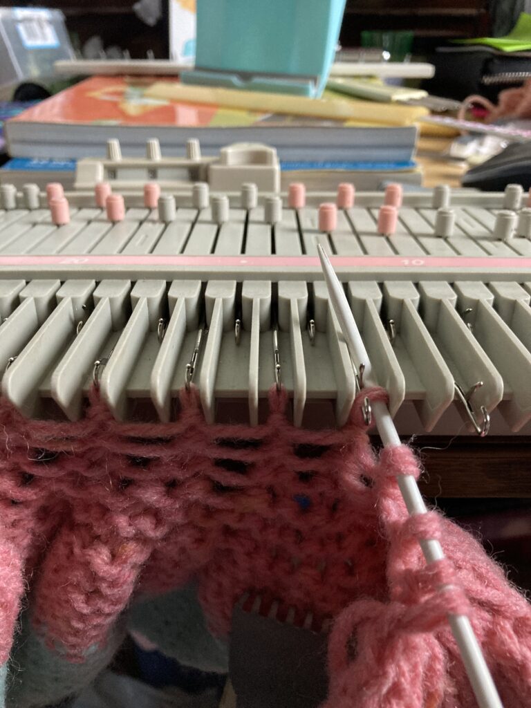 Removing the stitches from the knitting machine using the sewing needle method